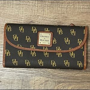 💸 Dooney & Bourke Brown Monogram Wallet